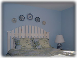 Sleep in a Picket Fence Bed! 2 more bedrooms